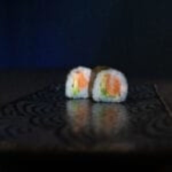 Salmon Avo Hoso Maki